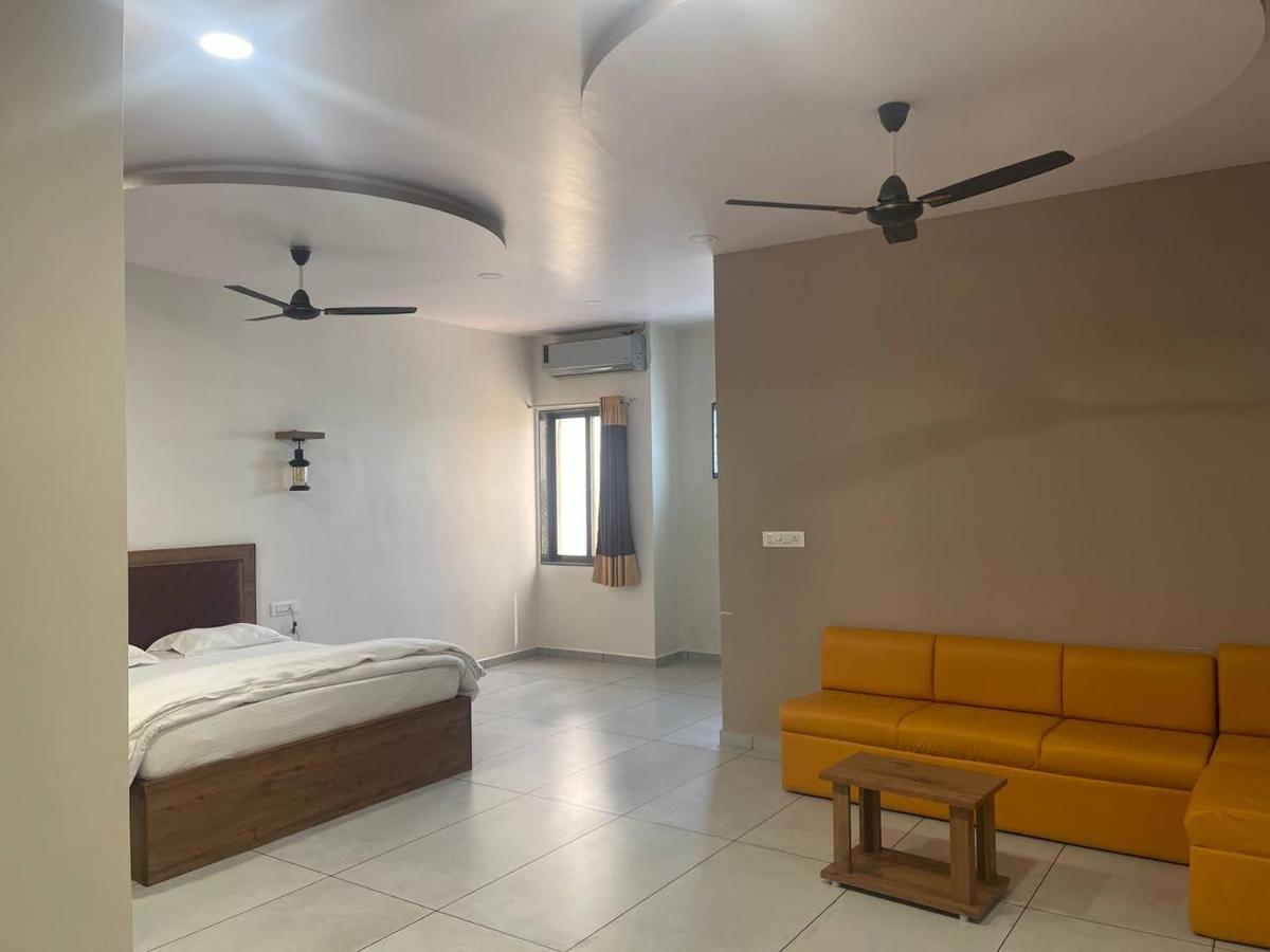 Hotel Nilkanth Navsari Luaran gambar