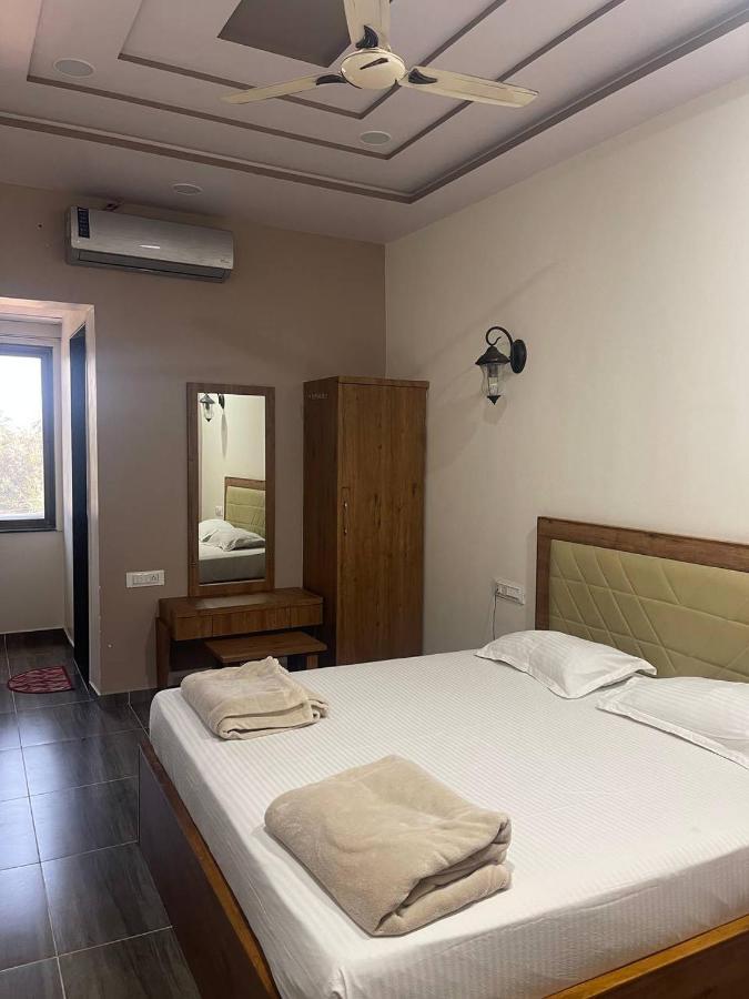 Hotel Nilkanth Navsari Luaran gambar