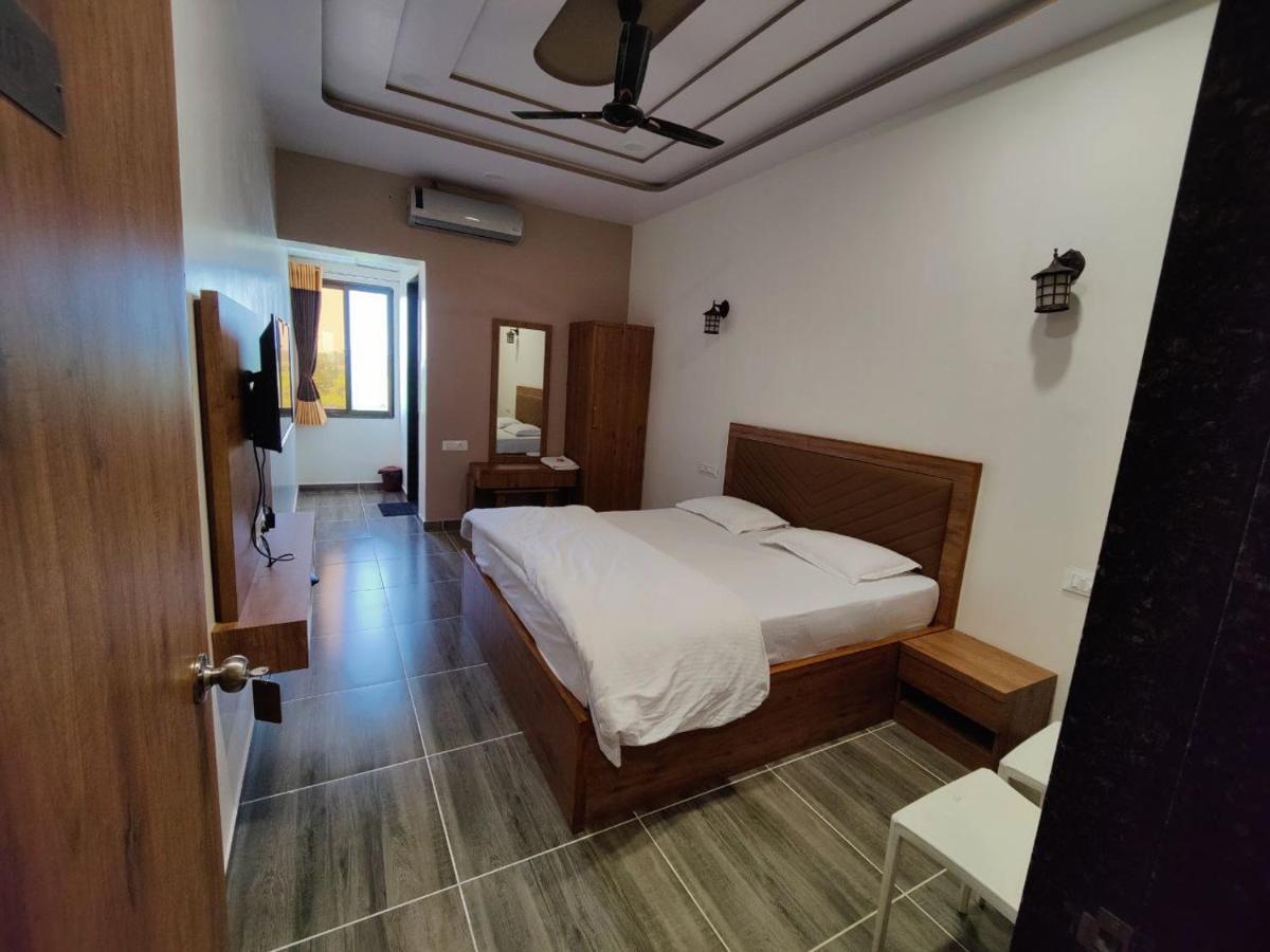 Hotel Nilkanth Navsari Luaran gambar
