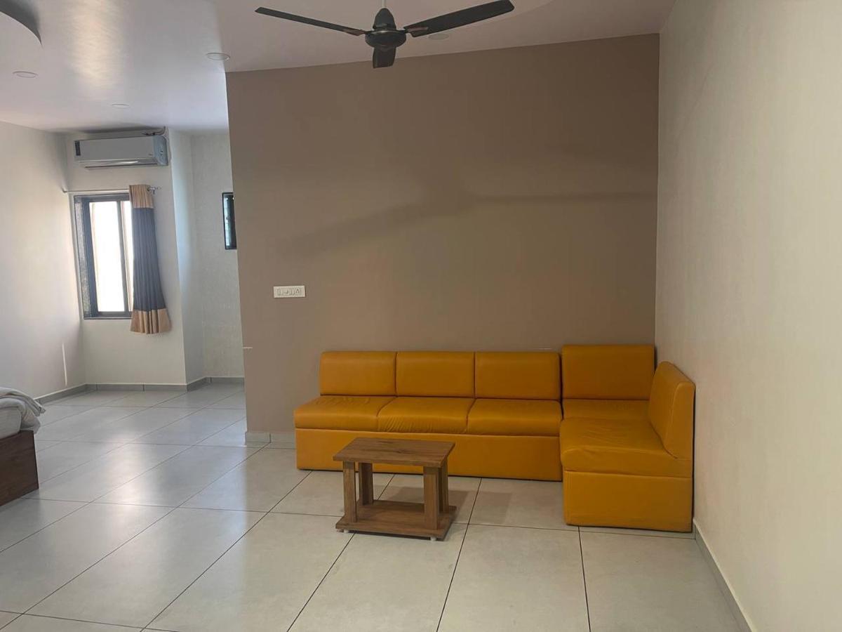 Hotel Nilkanth Navsari Luaran gambar