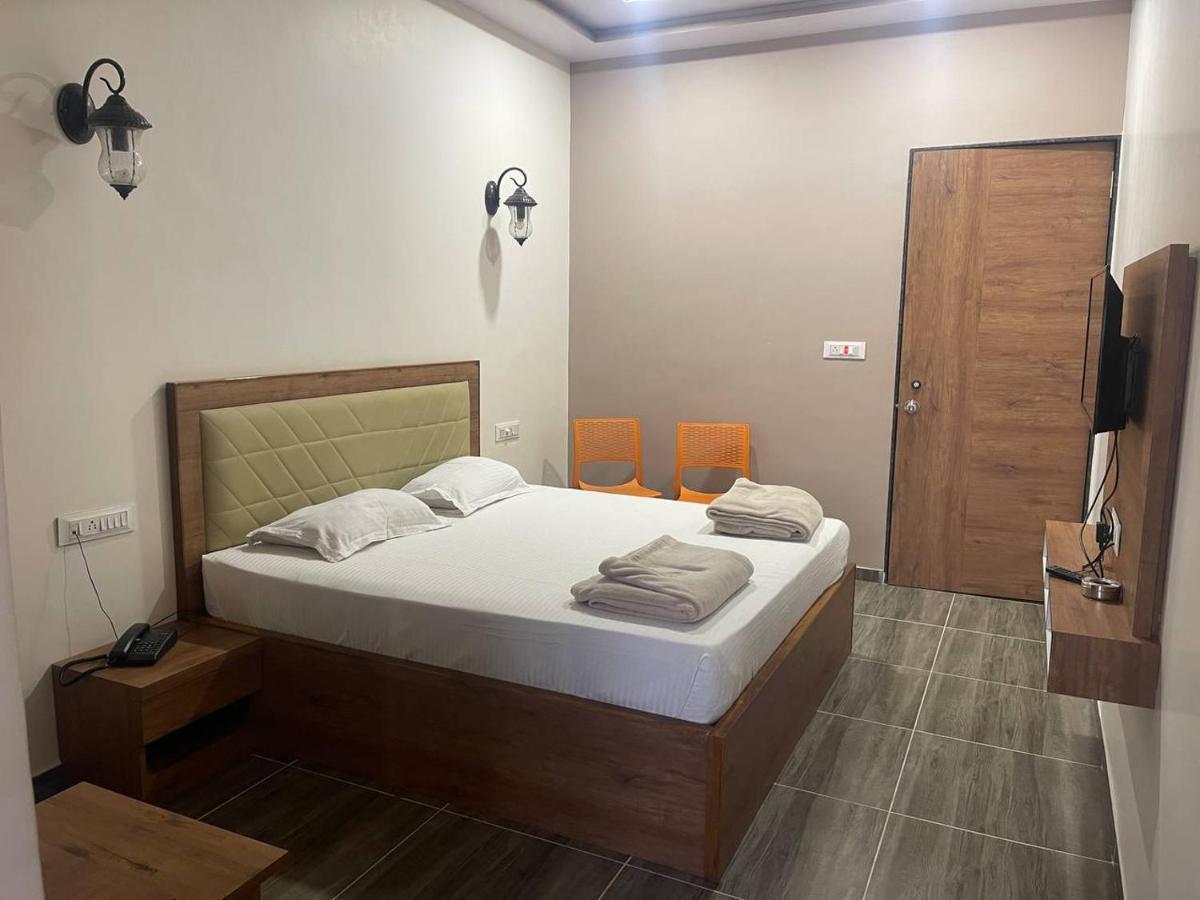 Hotel Nilkanth Navsari Luaran gambar