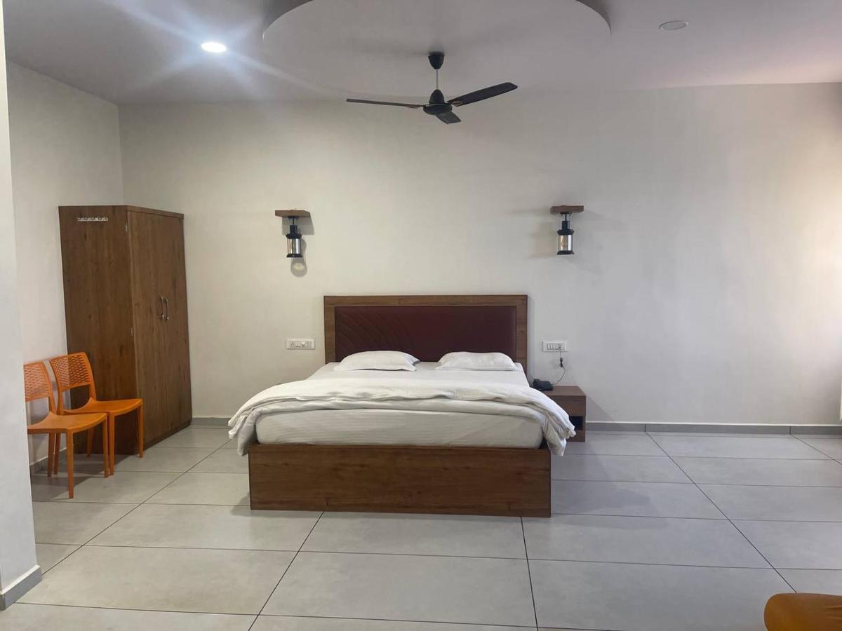 Hotel Nilkanth Navsari Luaran gambar