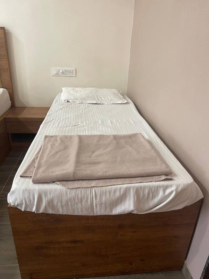 Hotel Nilkanth Navsari Luaran gambar