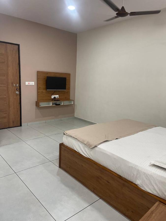 Hotel Nilkanth Navsari Luaran gambar