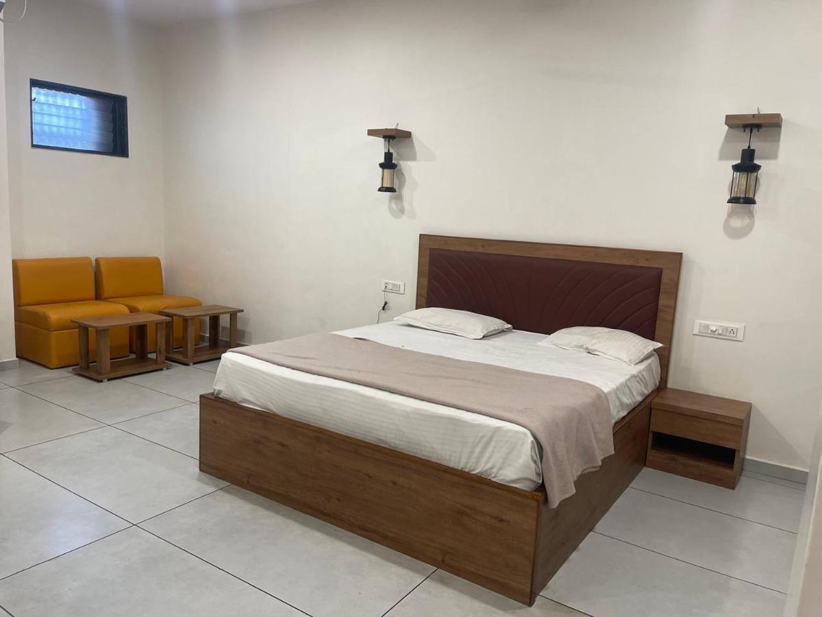 Hotel Nilkanth Navsari Luaran gambar